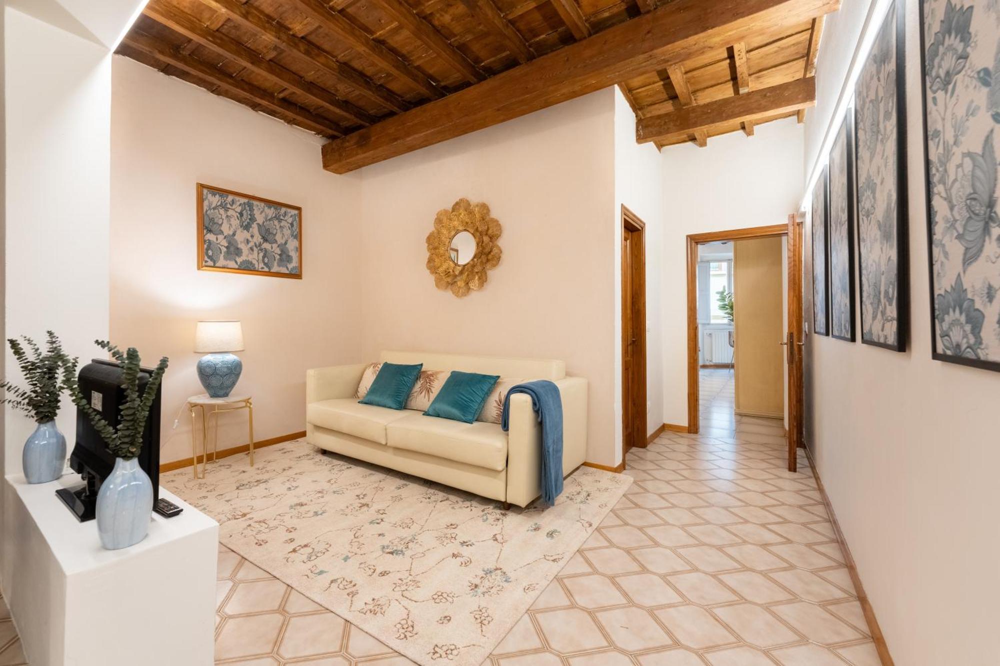 Via Sant'egidio, 3 - Spacious And Bright Just 300mt From The Duomo Appartamento